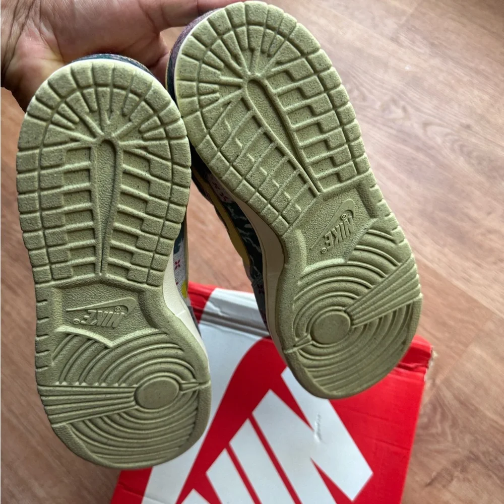Nike lining shoe