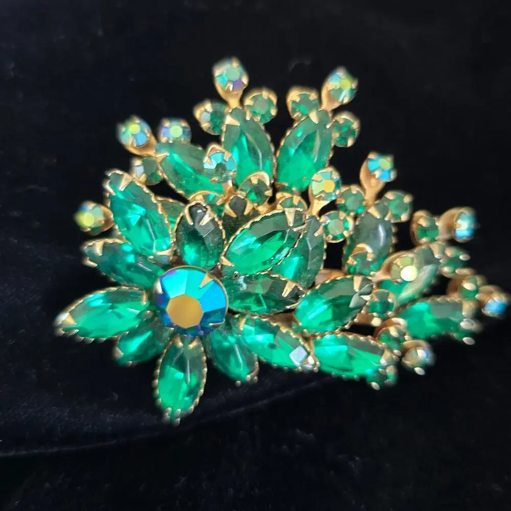 Source Unknown vintage brooch