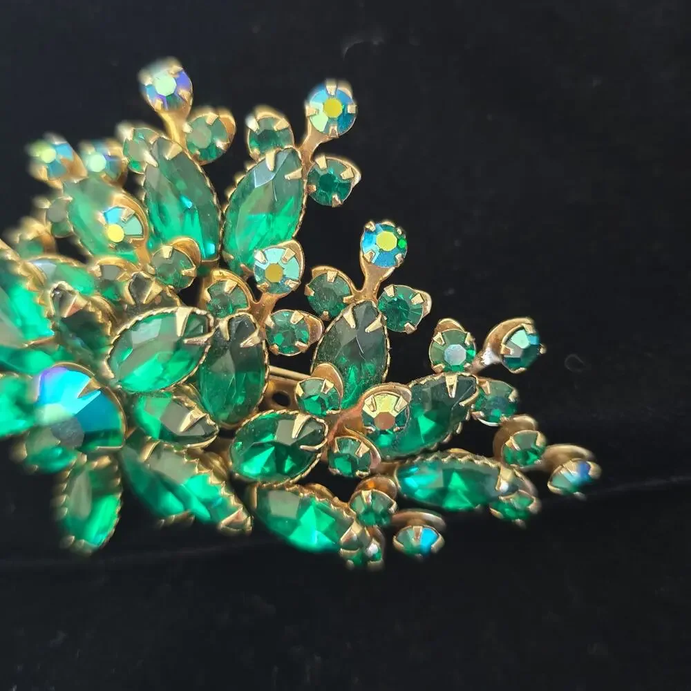 Source Unknown vintage brooch