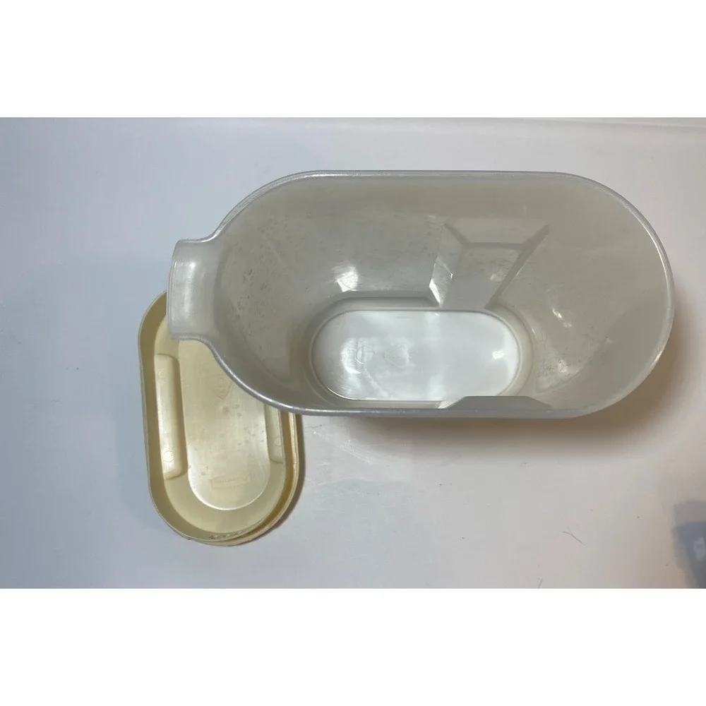 Rubbermaid Servin Saver Pitcher 2.25 Qt 2.1 L Vintage Almond Lid 0940 1091‎