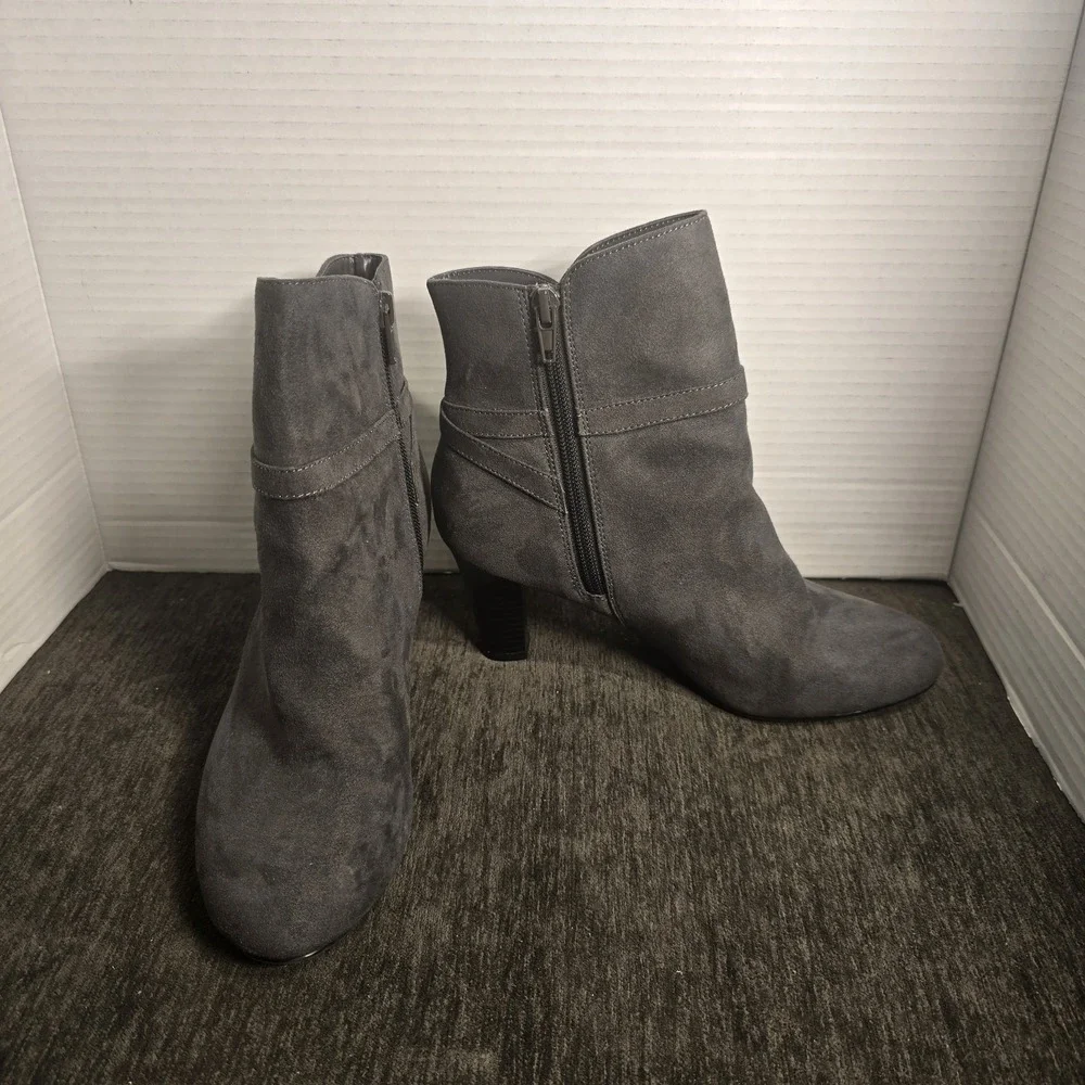 Amelia Grace Grey Faux Suede Ankle Boots Women 6.5 Side Zip Block Heel