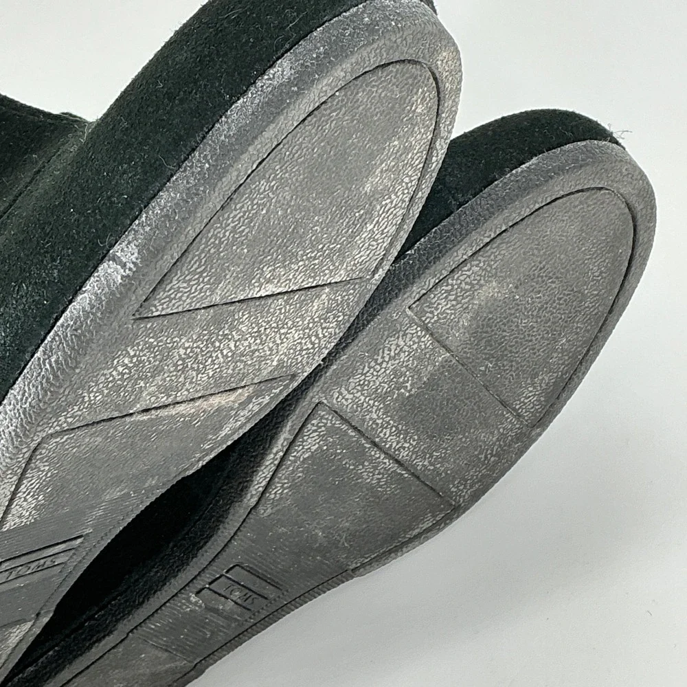 Toms retail $90