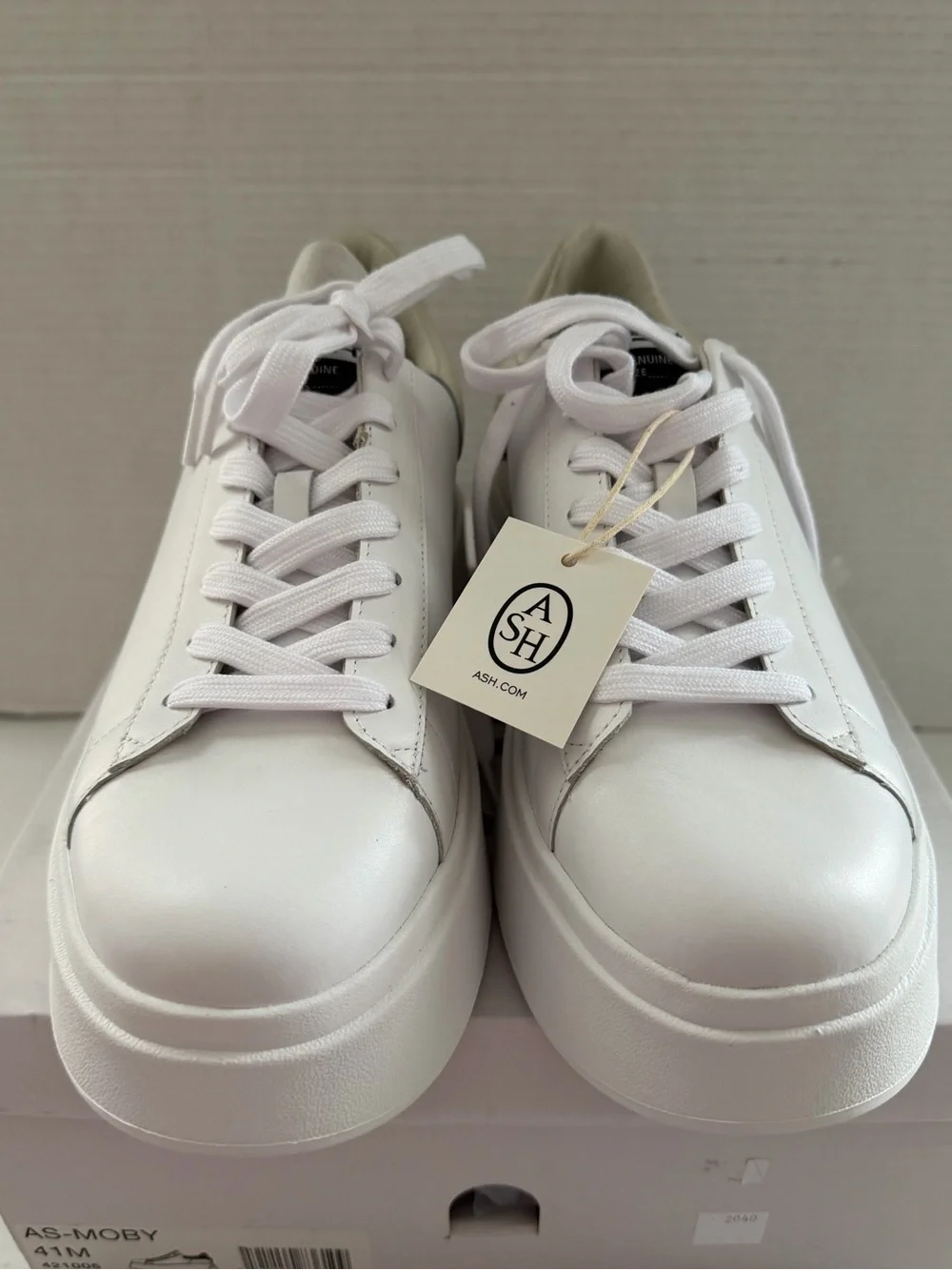 Ash moby white