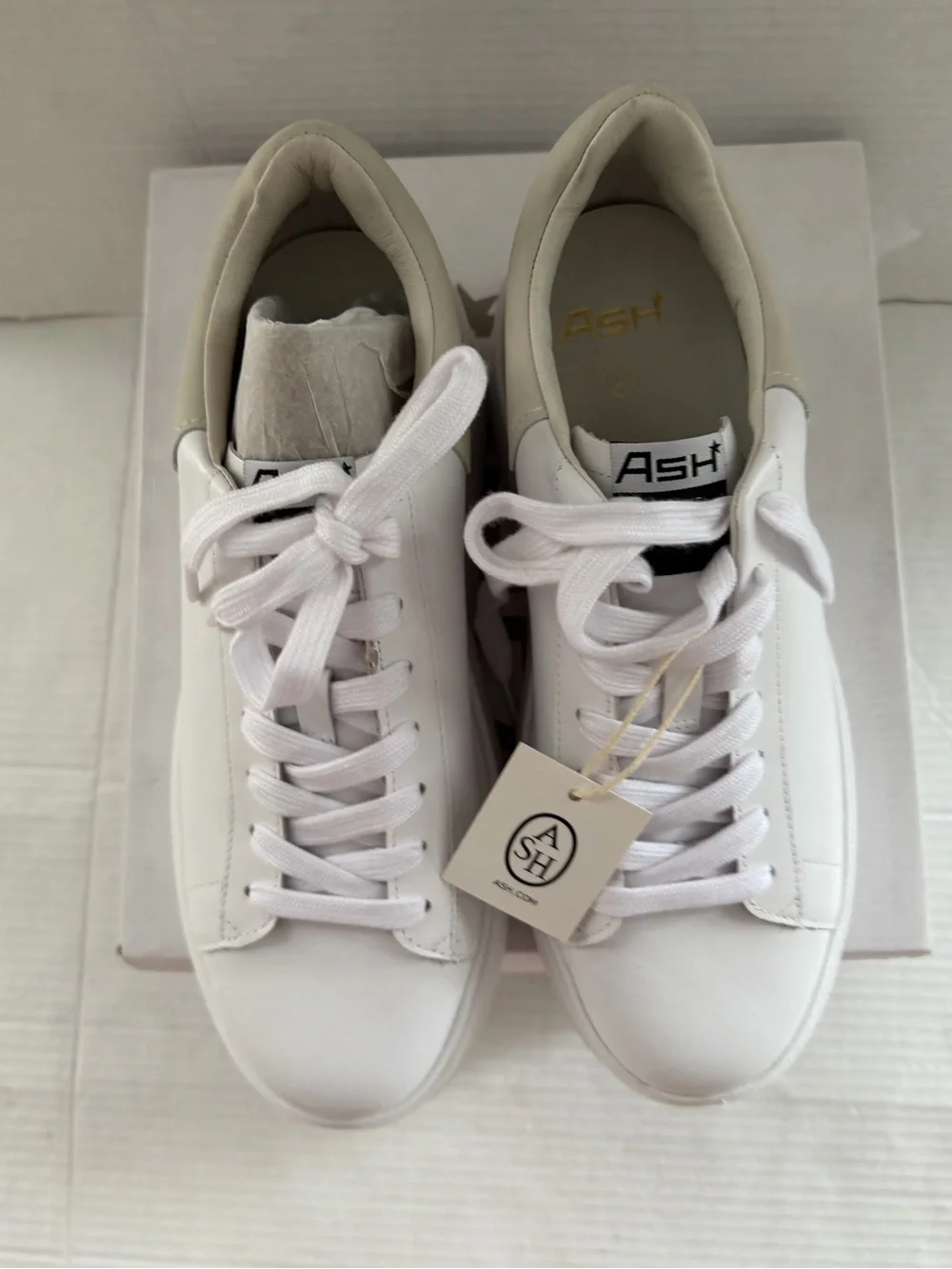 Ash moby white