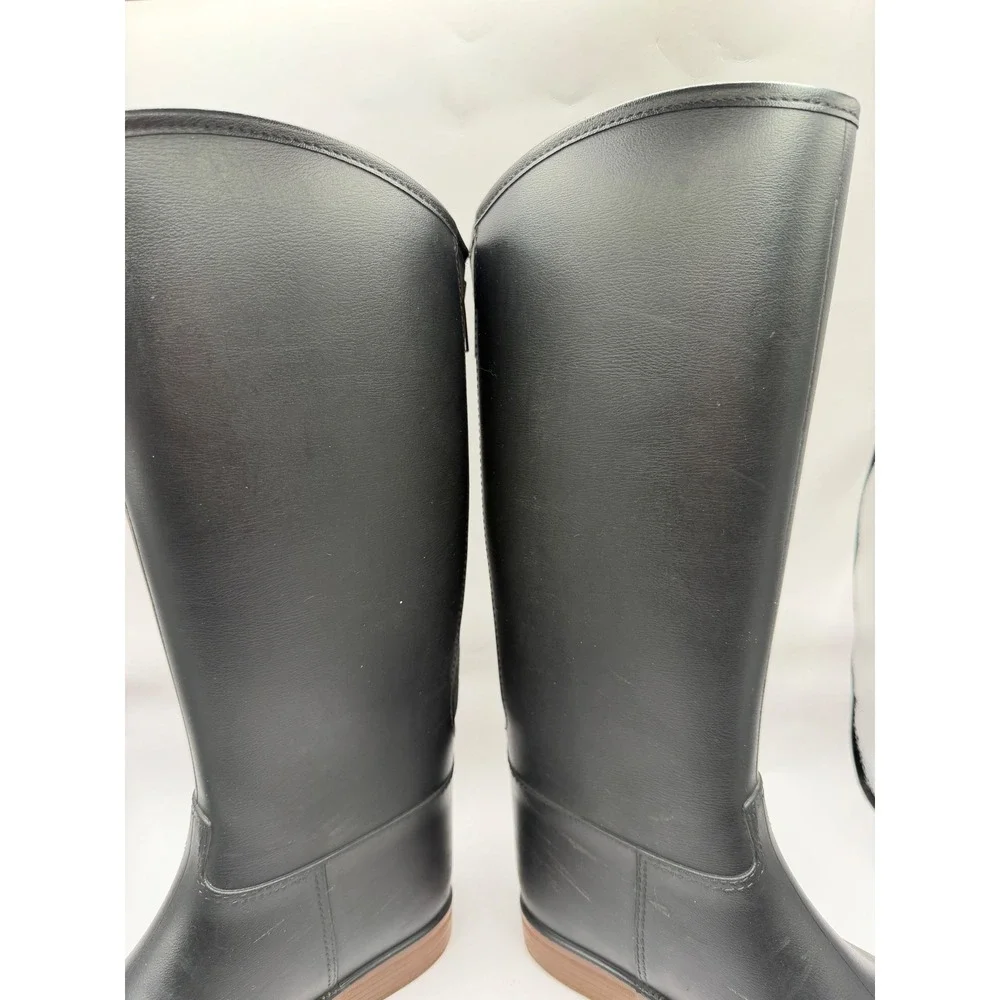 Dafna by Naot being fashion silhouette