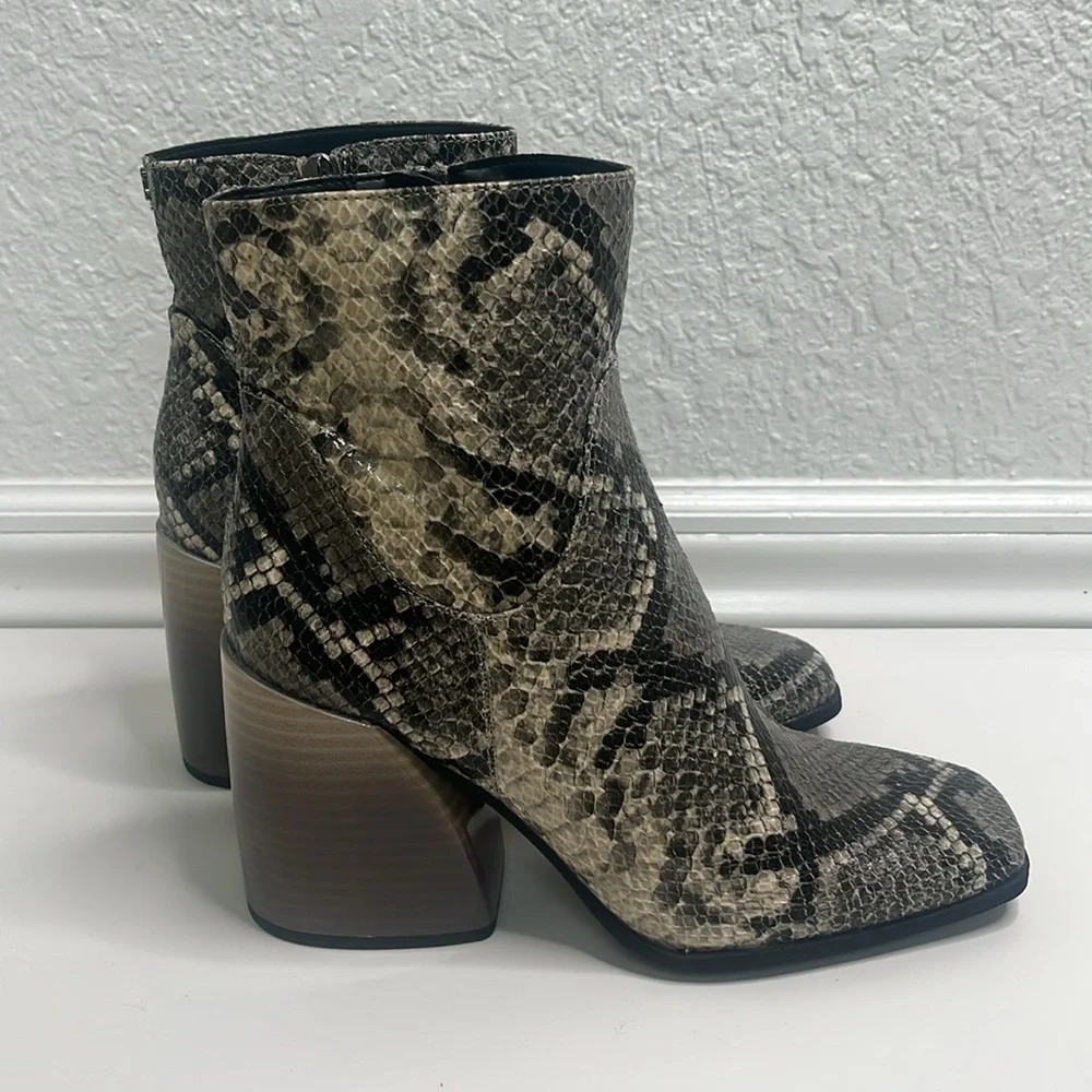 Circus by Sam Edelman padded description feature