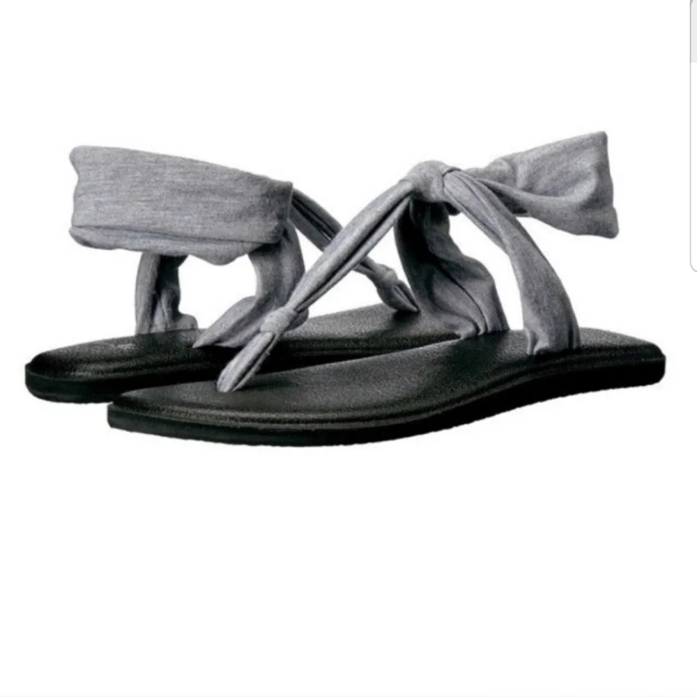Sanuk woman yoga