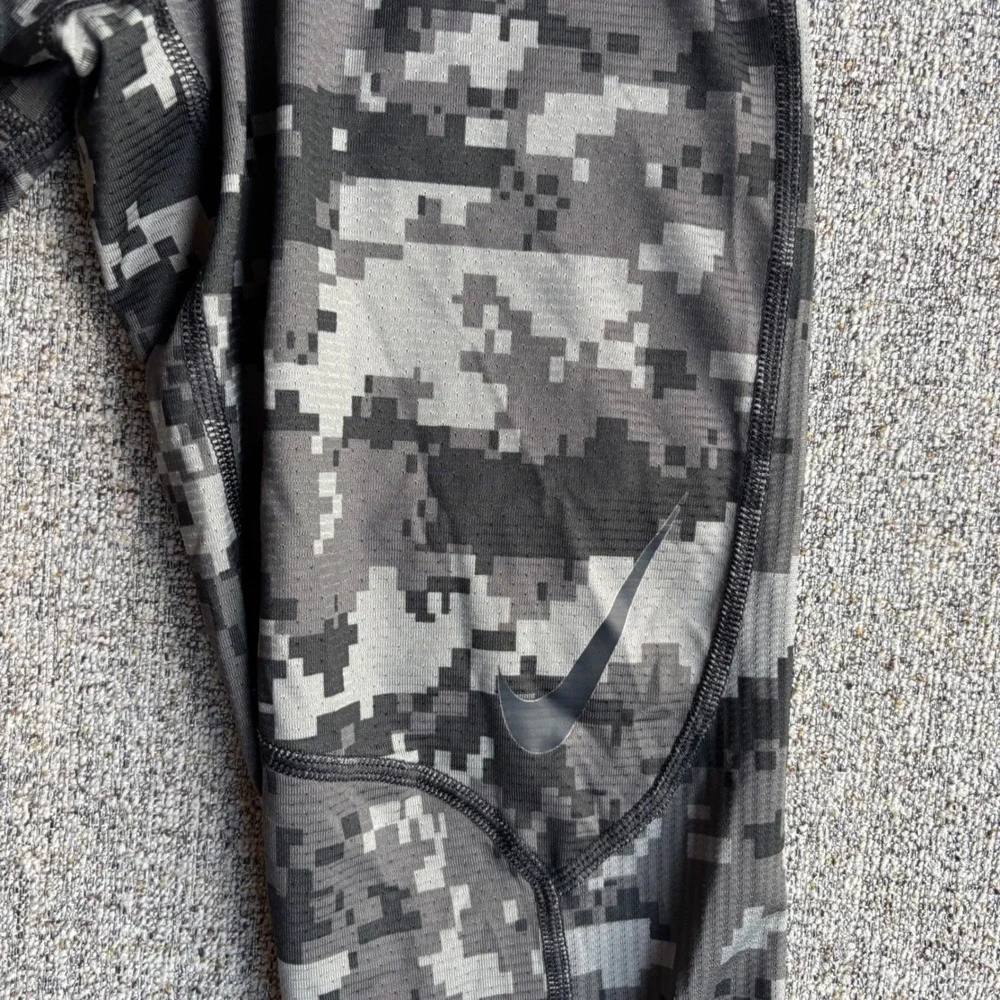 Nike Pro Hypercool Compression Digital Camo Nike Tights Mens S Grey 3/4 Legging