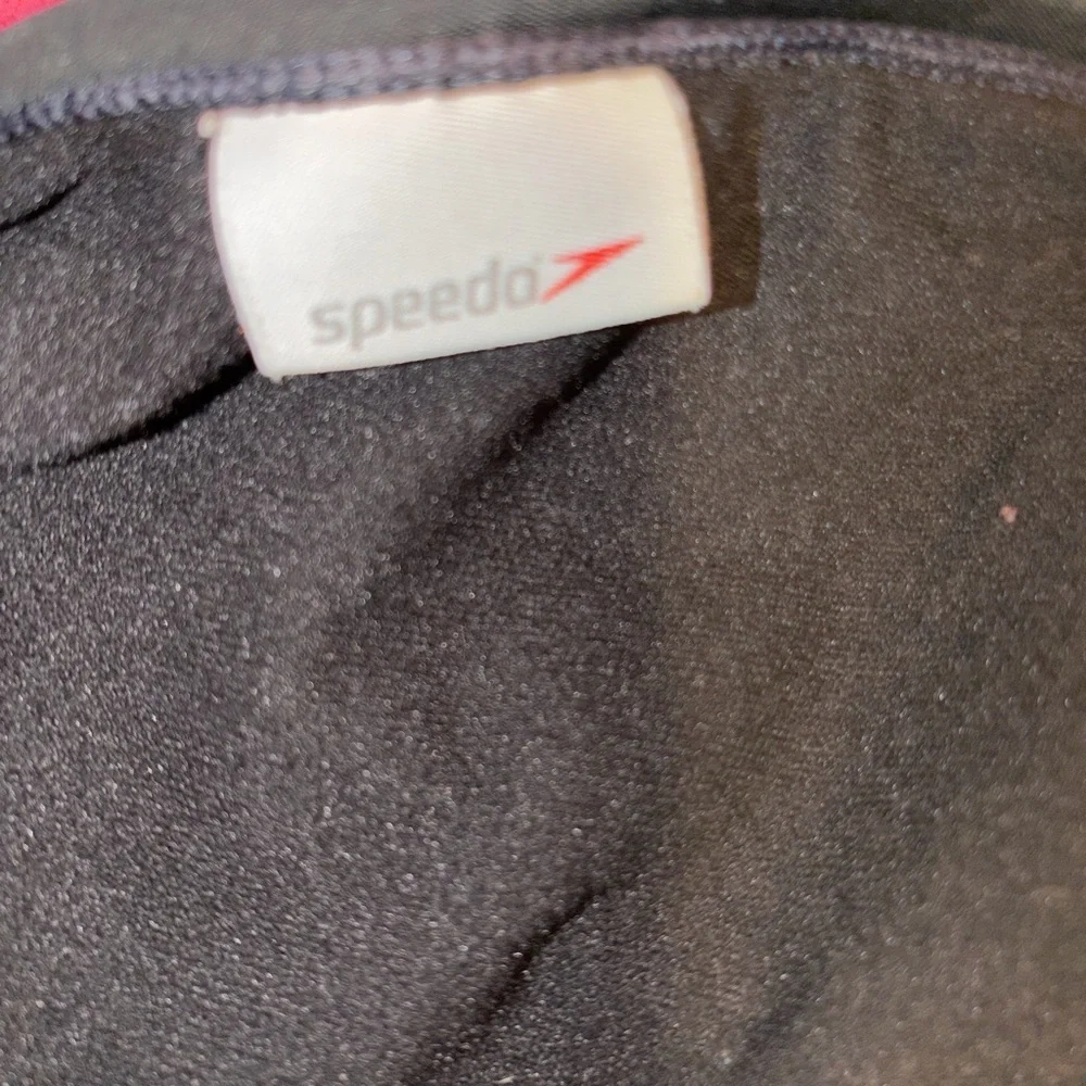 Speedo red black