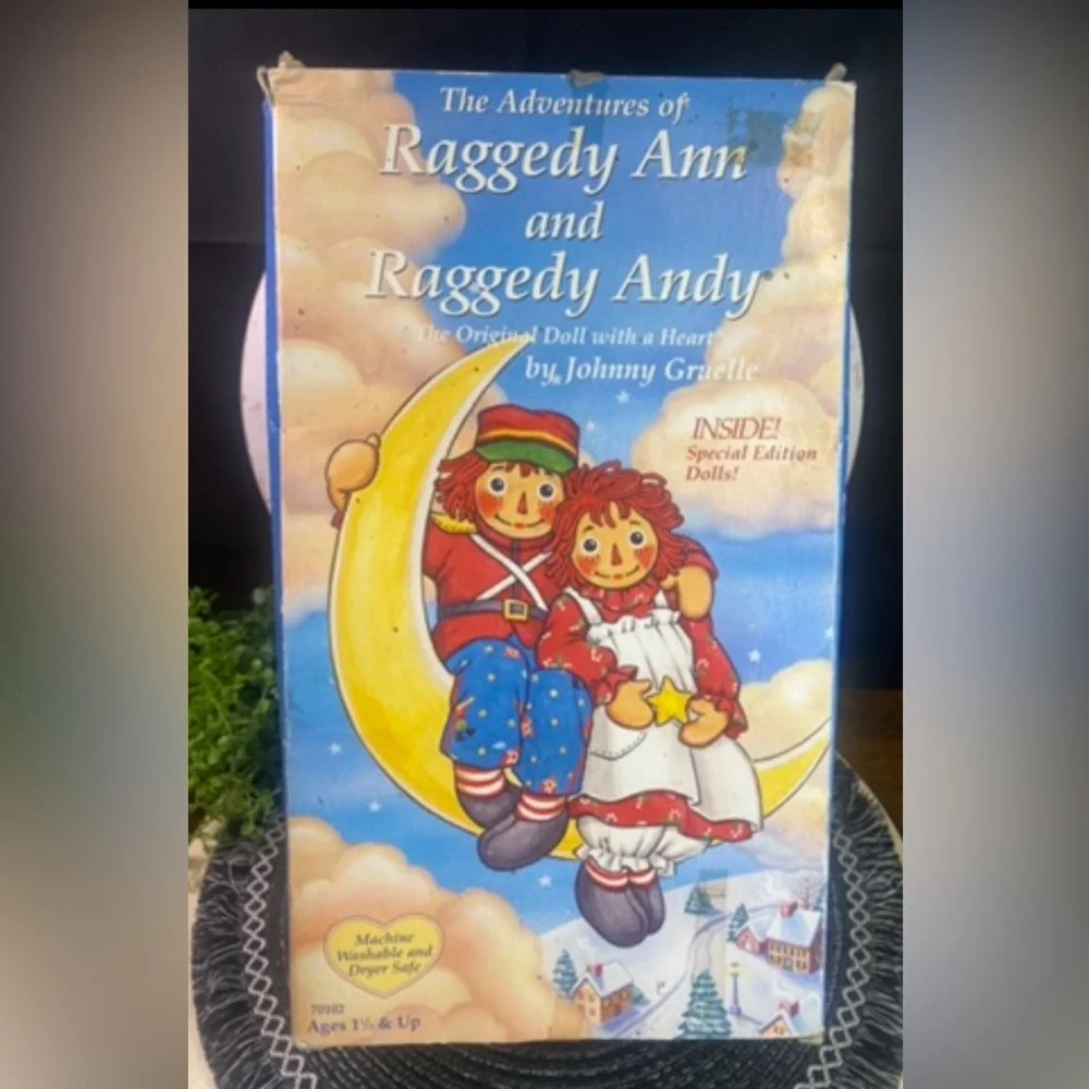 Raggedy Ann and Andy been wear imaginative