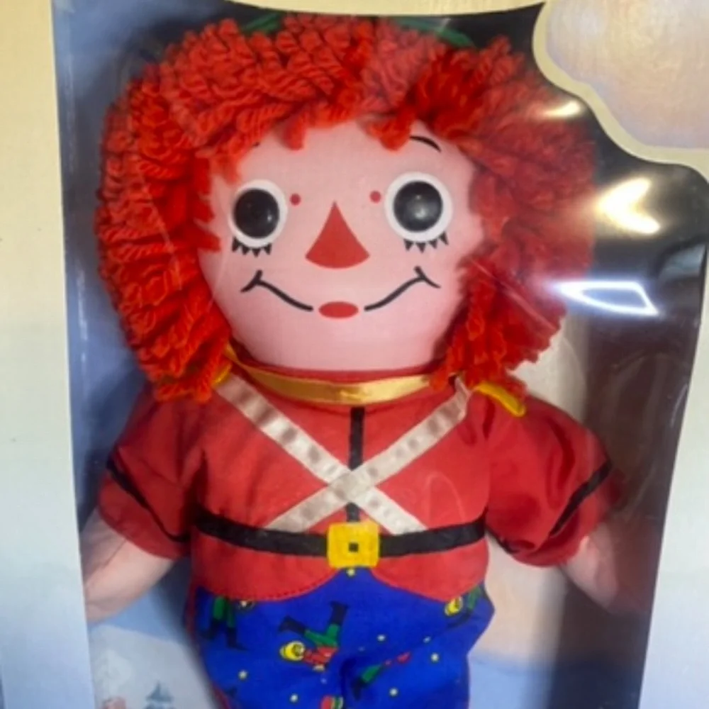 Raggedy Ann and Andy seen vibrant