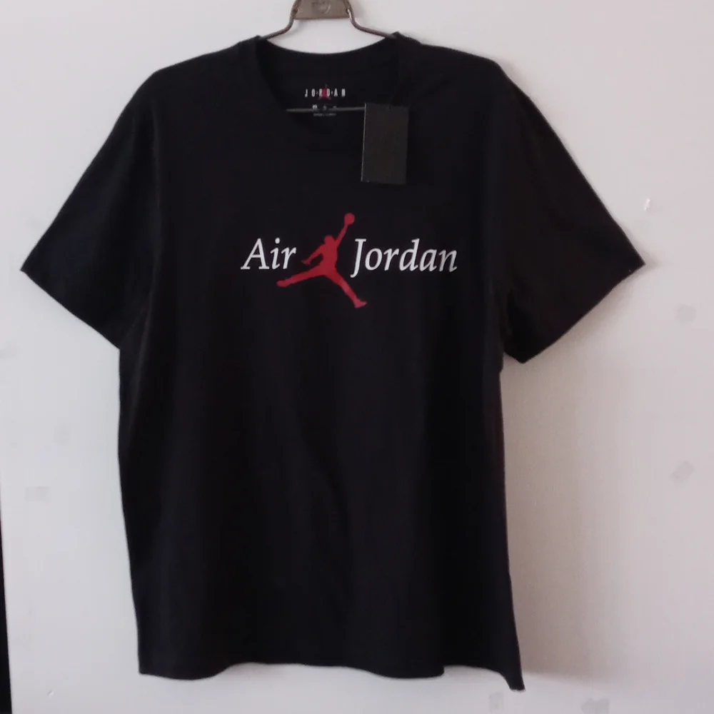 BRAND NEW AIR JORDAN ACTIVE TEE