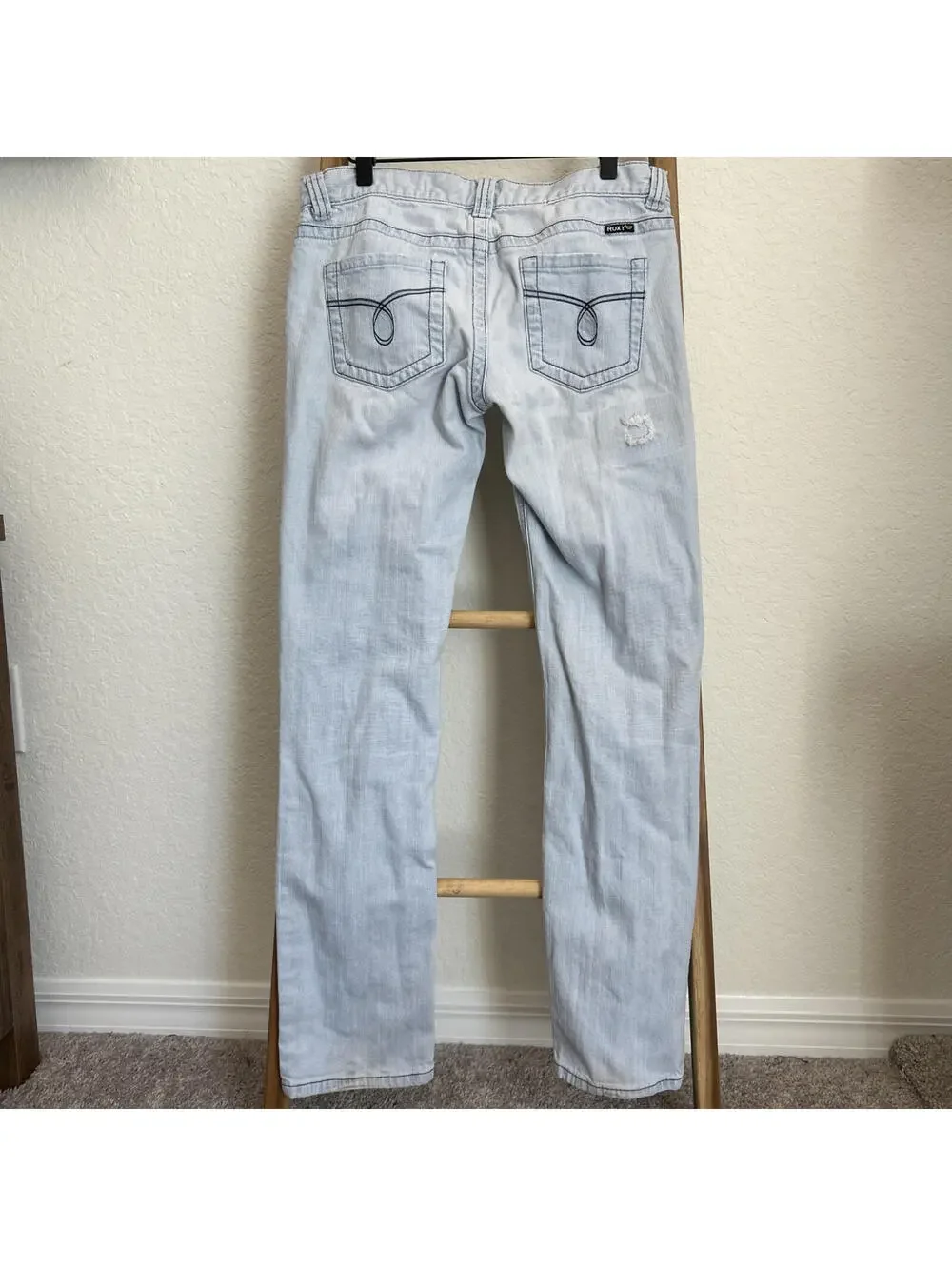 Roxy Low Rise Juniors Light Wash Distressed Jeans Size 9 Gold Coast Skinny Fit