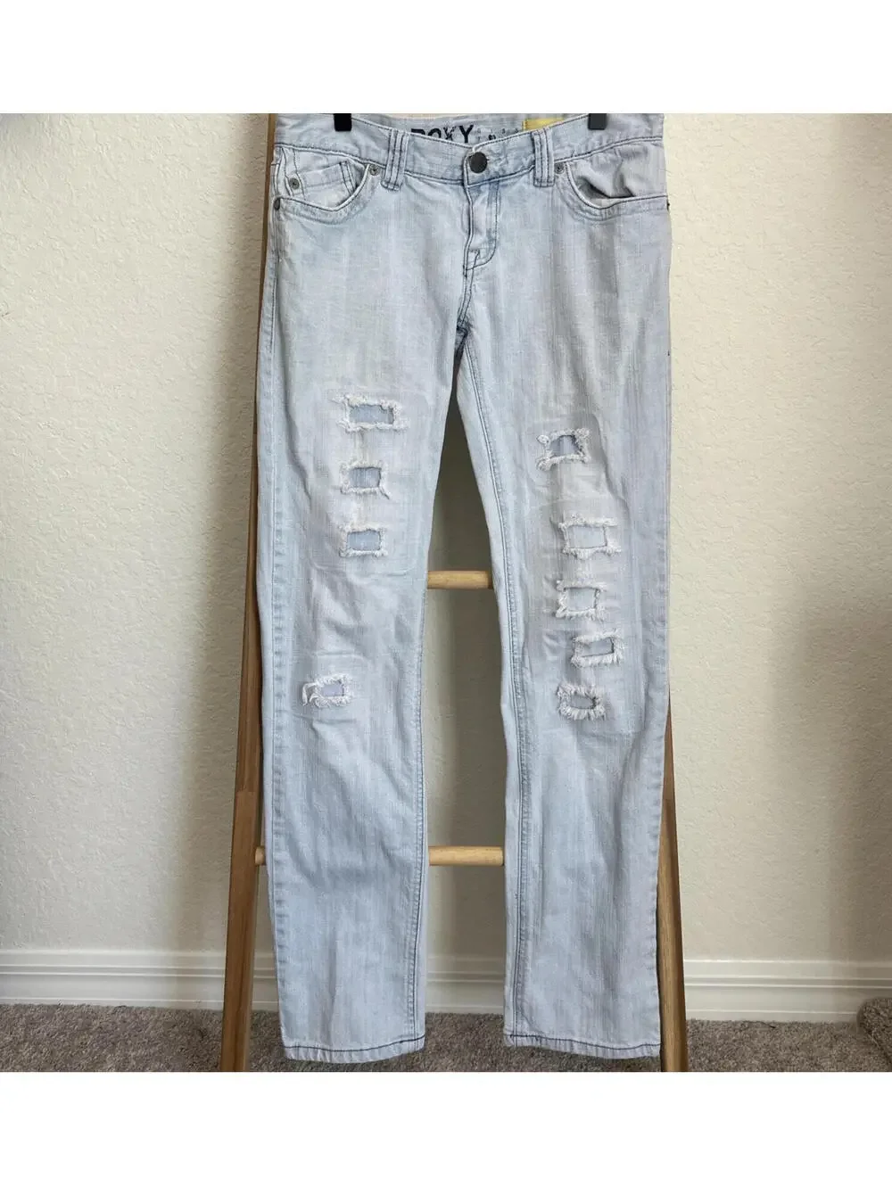 Roxy Low Rise Juniors Light Wash Distressed Jeans Size 9 Gold Coast Skinny Fit