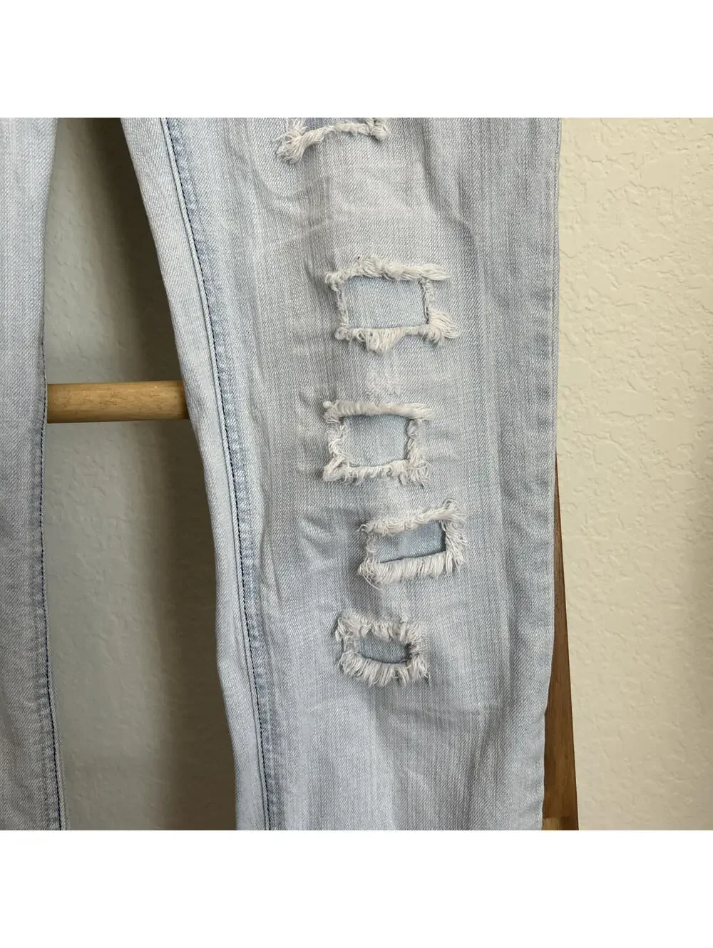 Roxy Low Rise Juniors Light Wash Distressed Jeans Size 9 Gold Coast Skinny Fit