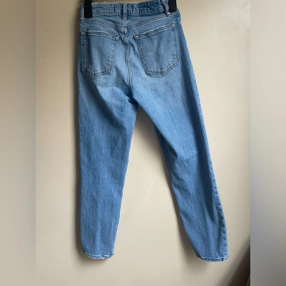 Abercrombie and Fitch The Mom High Rise Jeans Size 0R medium wash