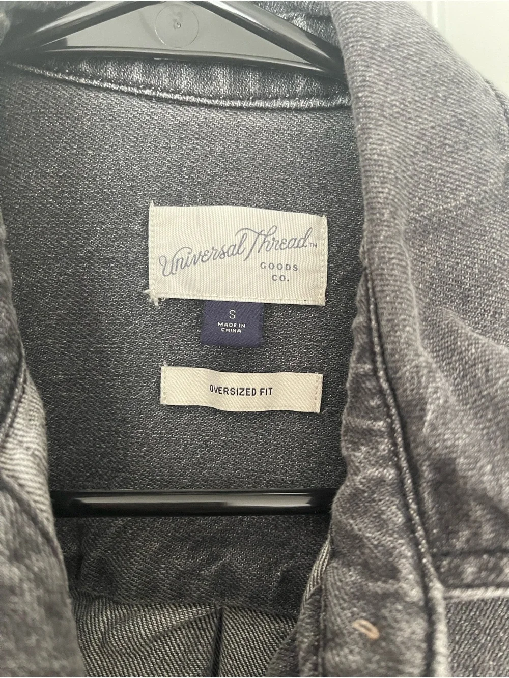 Universal Thread button front