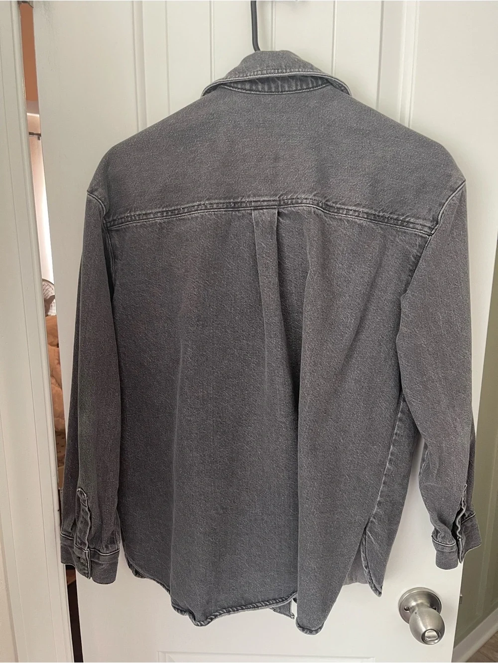 Universal Thread button front