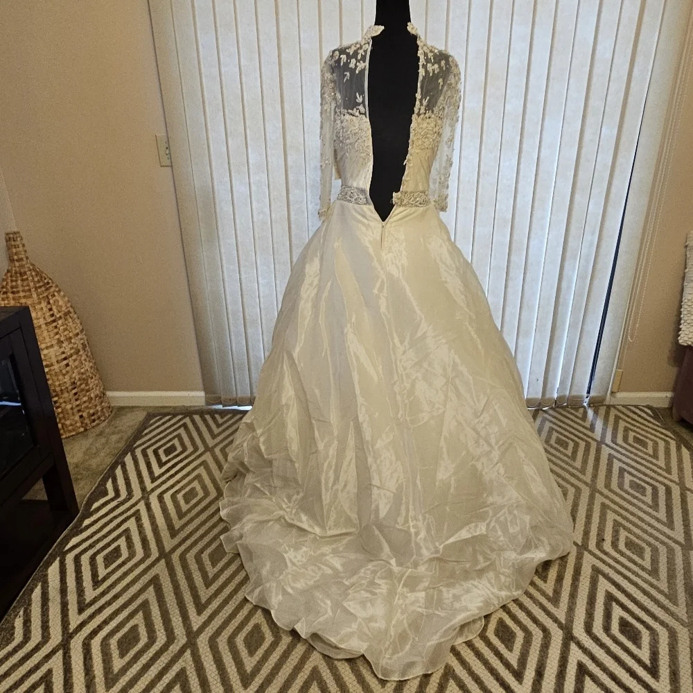 Stephen Yearick stunning ivory