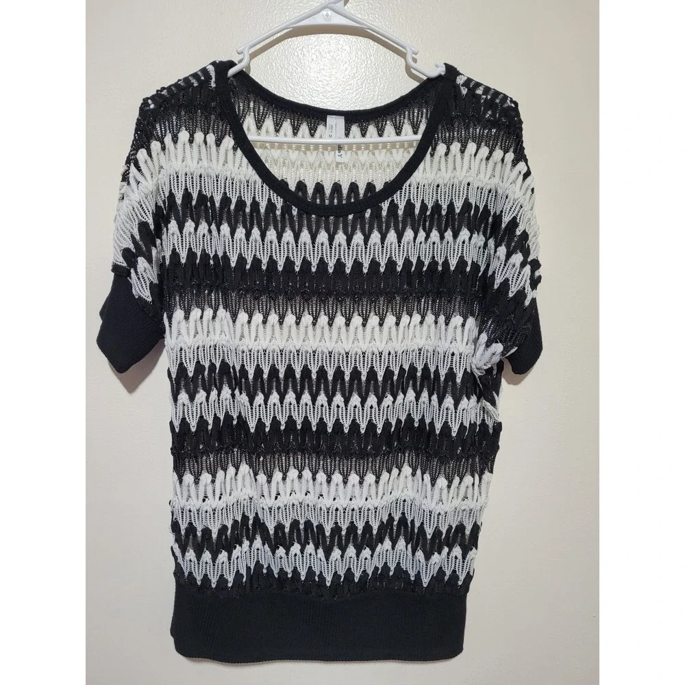 Studio Y Knit Top Women Medium Black White‎ Chevron Metallic Short Sleeve