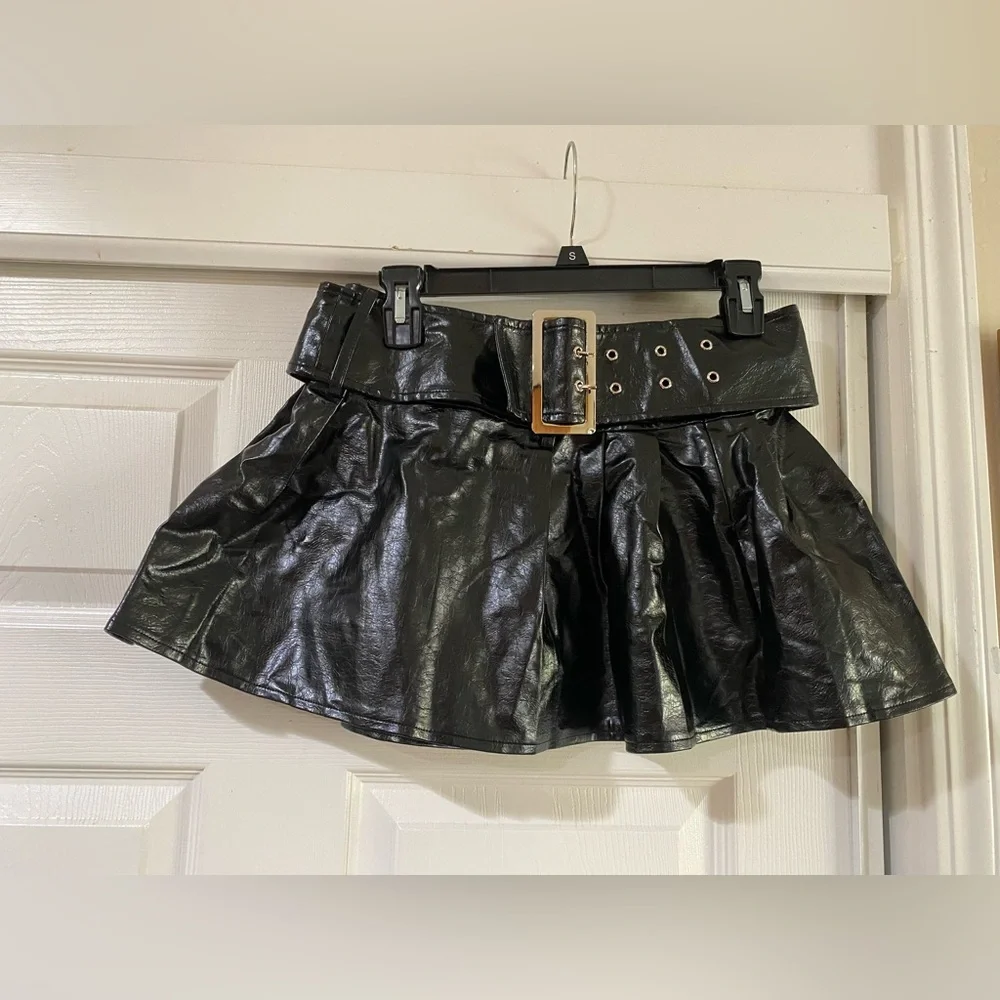 Reclaimed Vintage Black Faux Leather Mini Skirt Size‎ 4