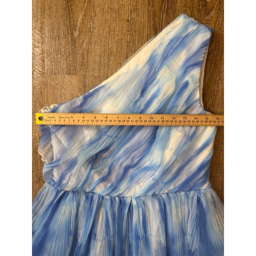 Hutch one shoulder