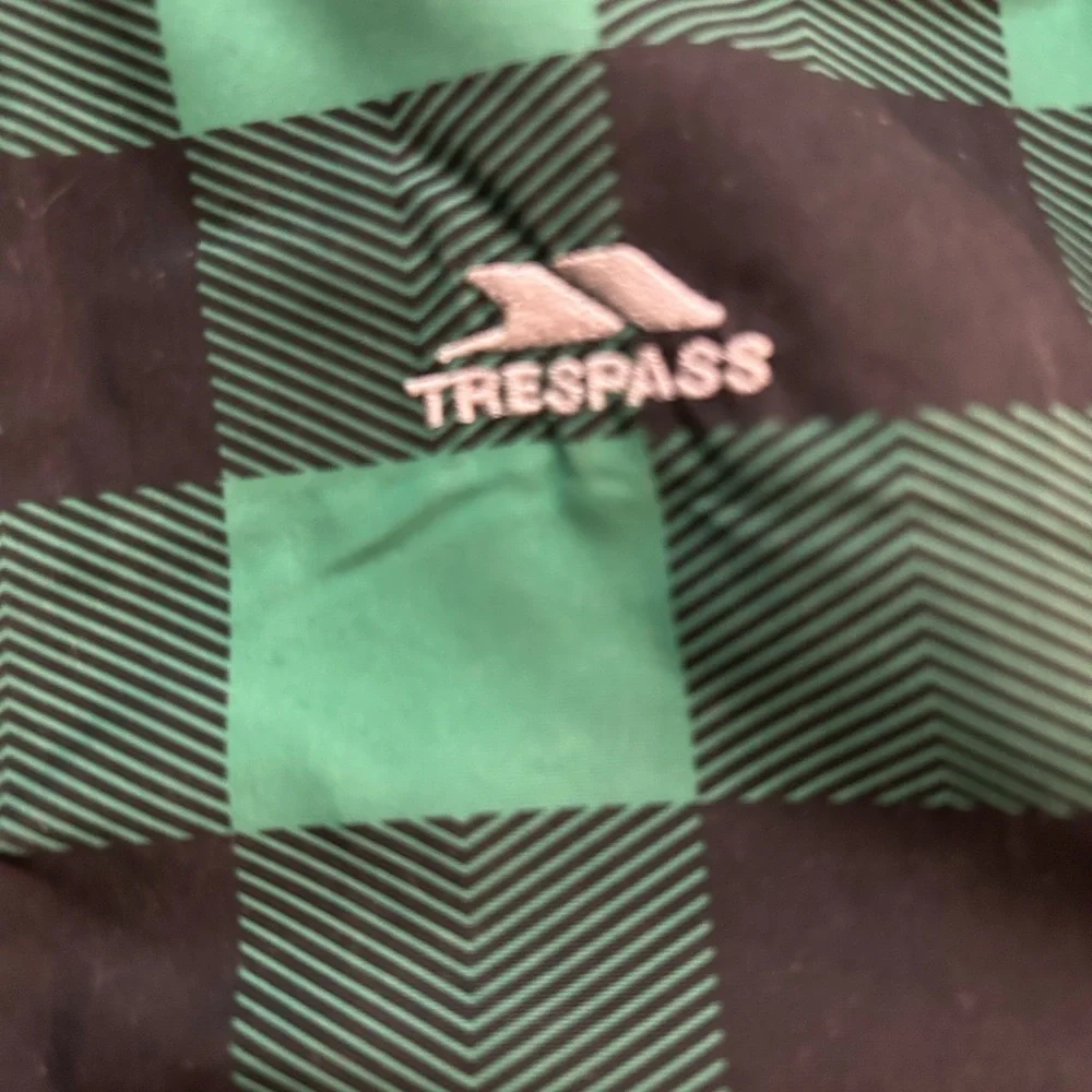 Big kids 7/8 waterproof trespass winter jacket