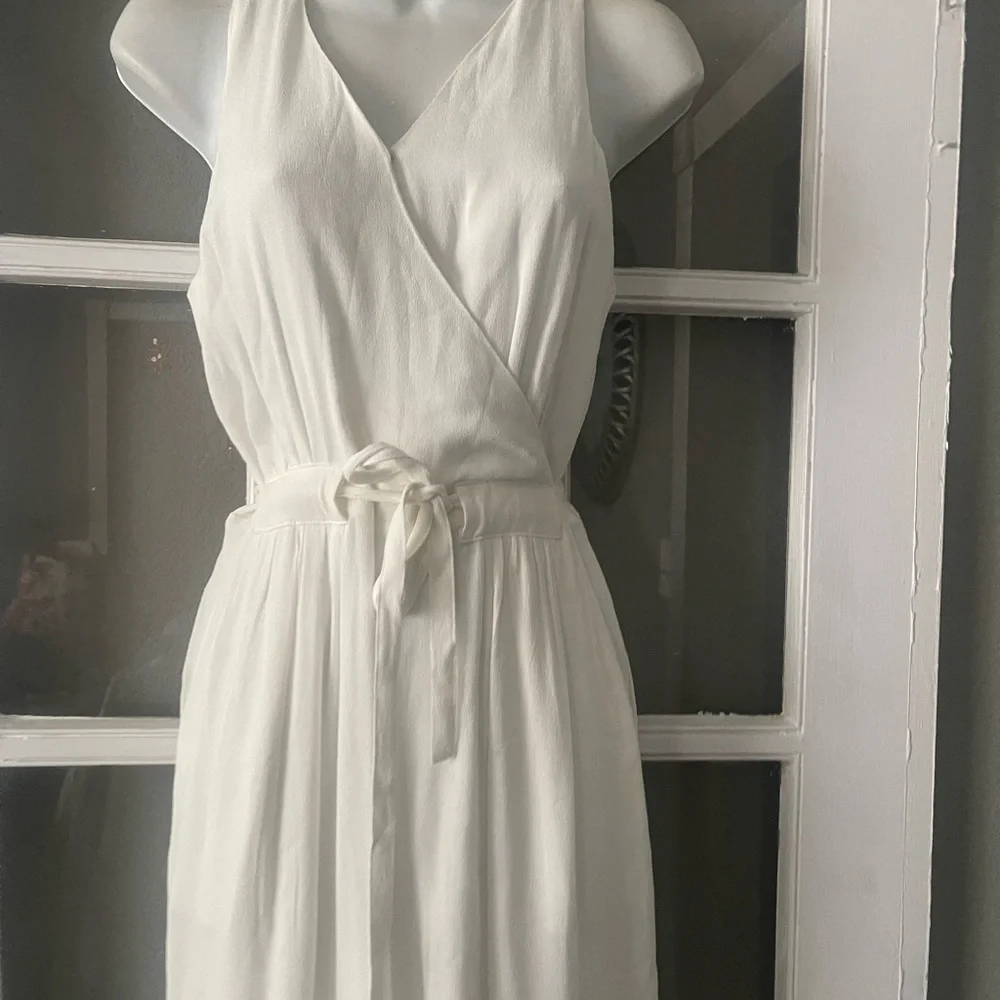 Greylin White Sleeveless‎ Jumpsuit