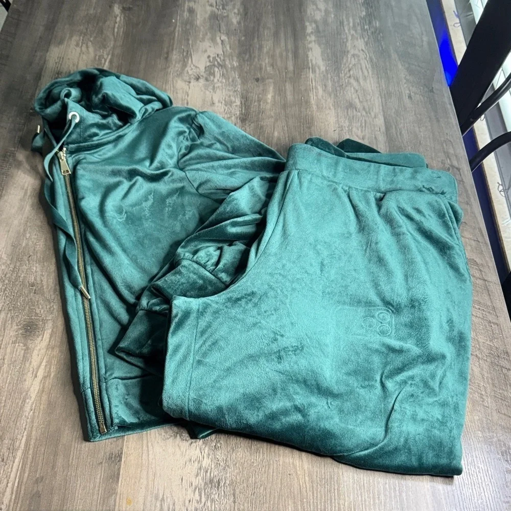 Magaschoni Green Zip-up Hoodie and Pant Velour Set