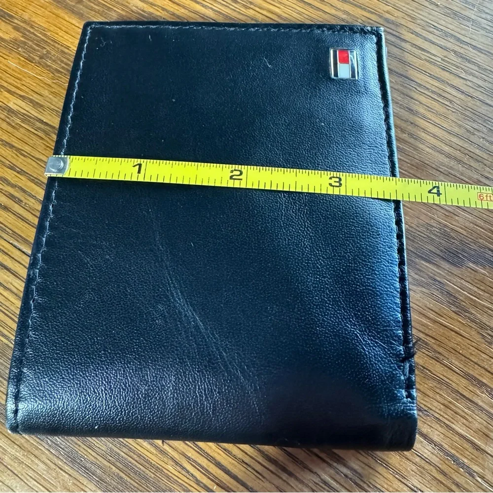 TOMMY HILFIGER Black Leather Bifold Wallet