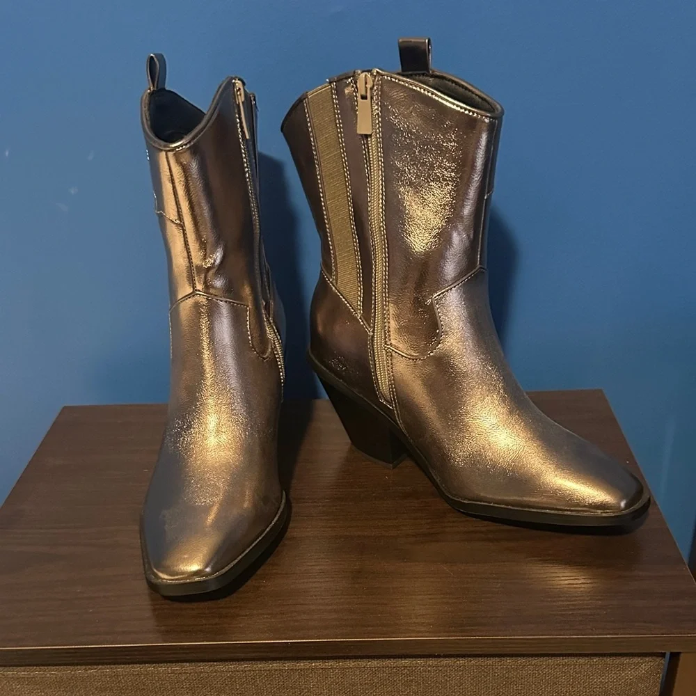Metallic Silver Women's Ankle Boots - Stylish Western-Inspired Heels