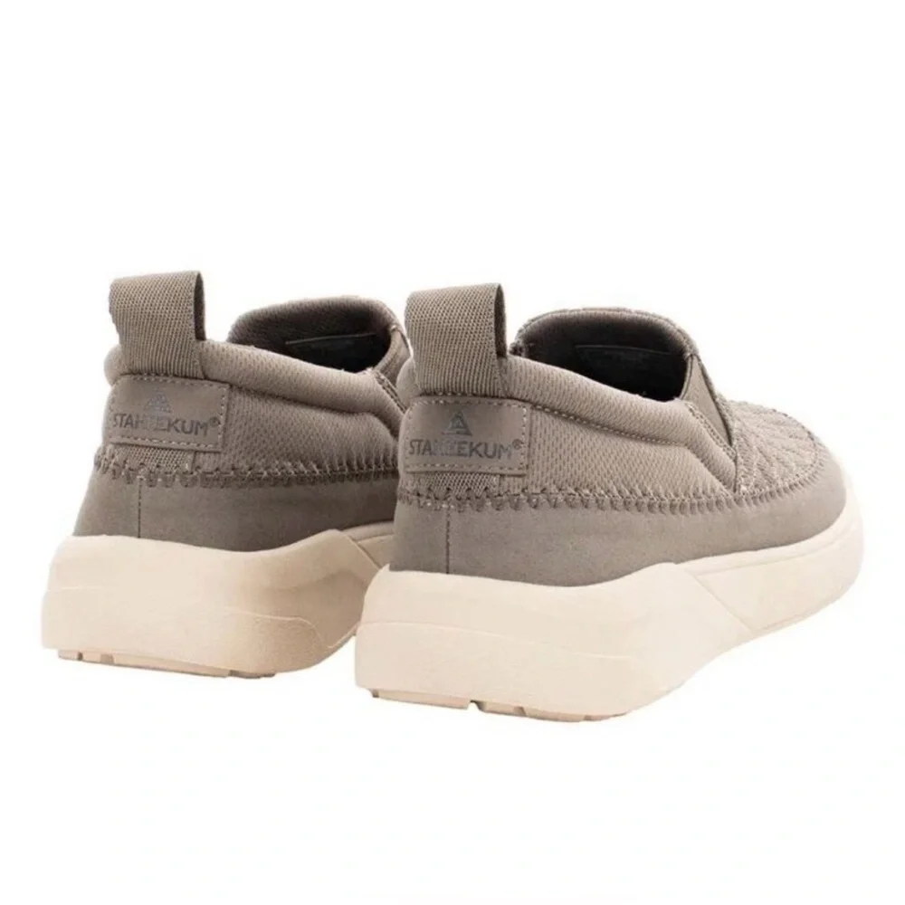 Staheekum slip nwt cushioned