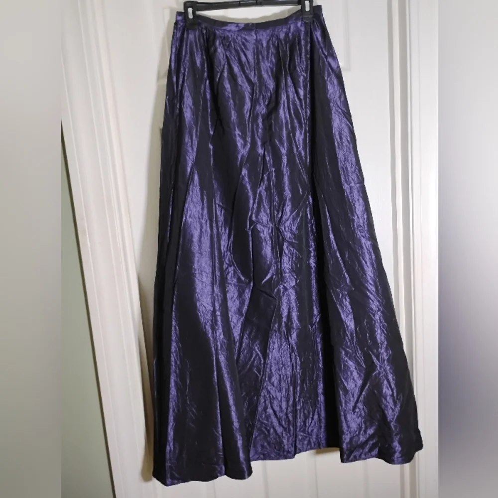 Vtg BCBG MAXAZRIA Shiny Purple Maxi Skirt Women's Size 8