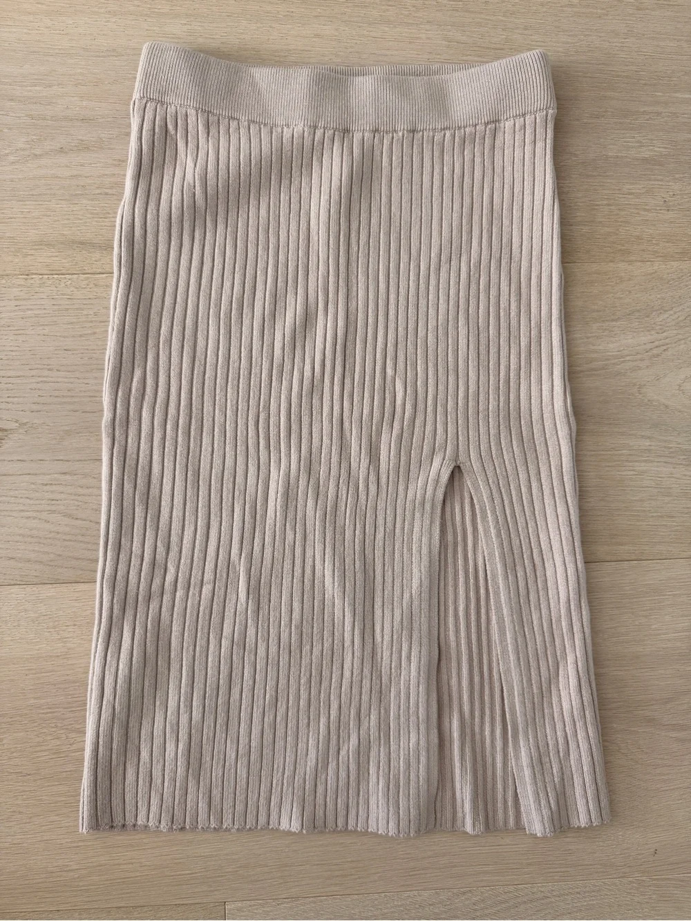 Abercrombie & Fitch Ribbed Midi Skirt in Light Taupe