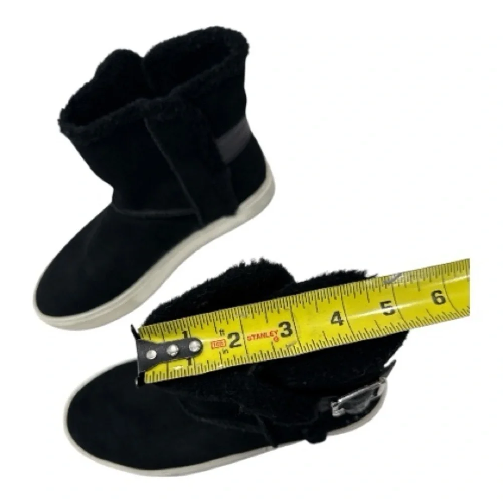 UGG stylish black