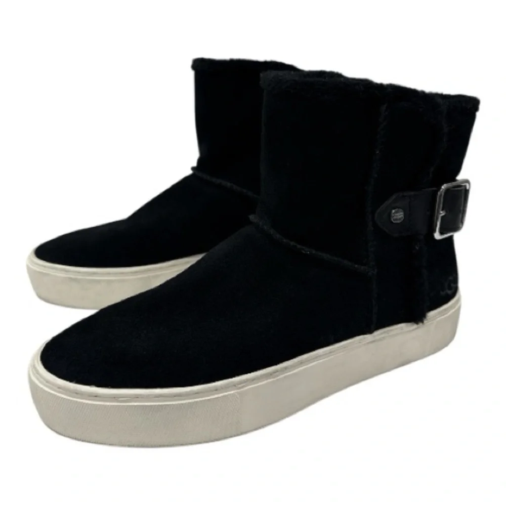UGG stylish black