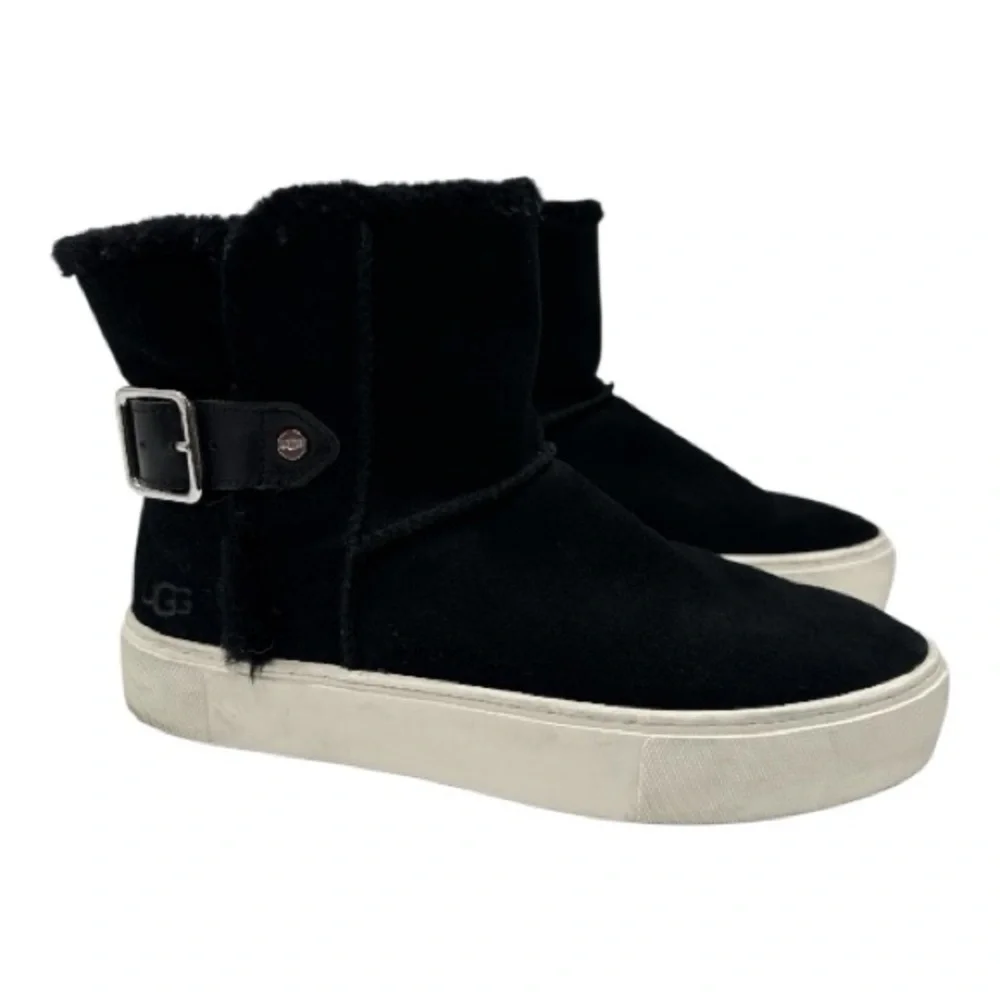 UGG stylish black