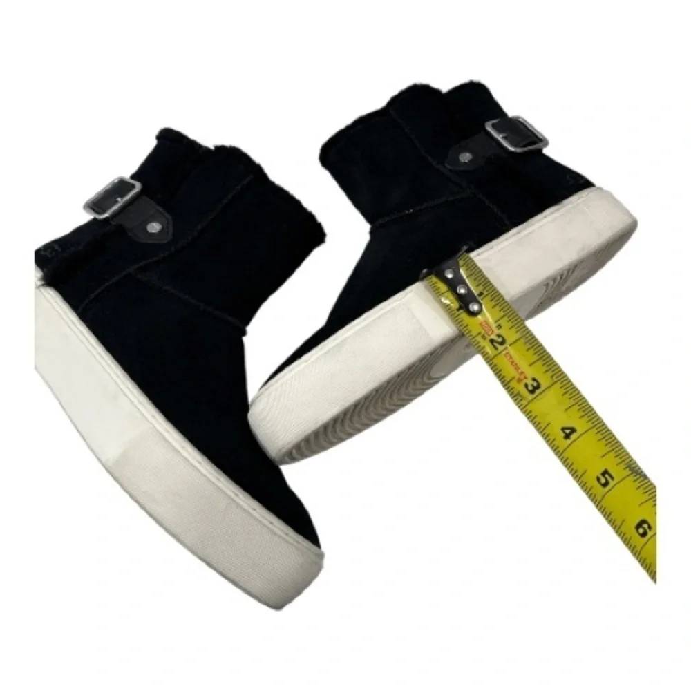 UGG stylish black