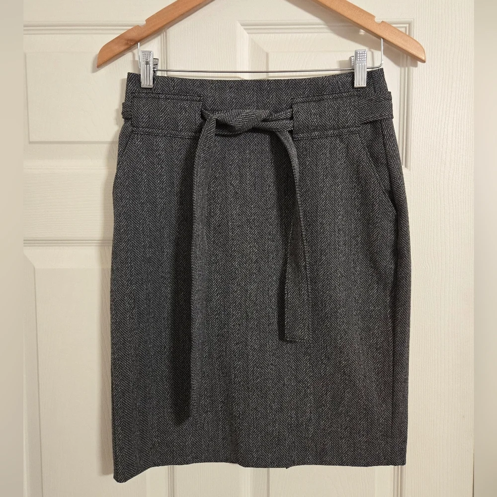 Banana Republic Gray Herringbone pencil skirt size 0