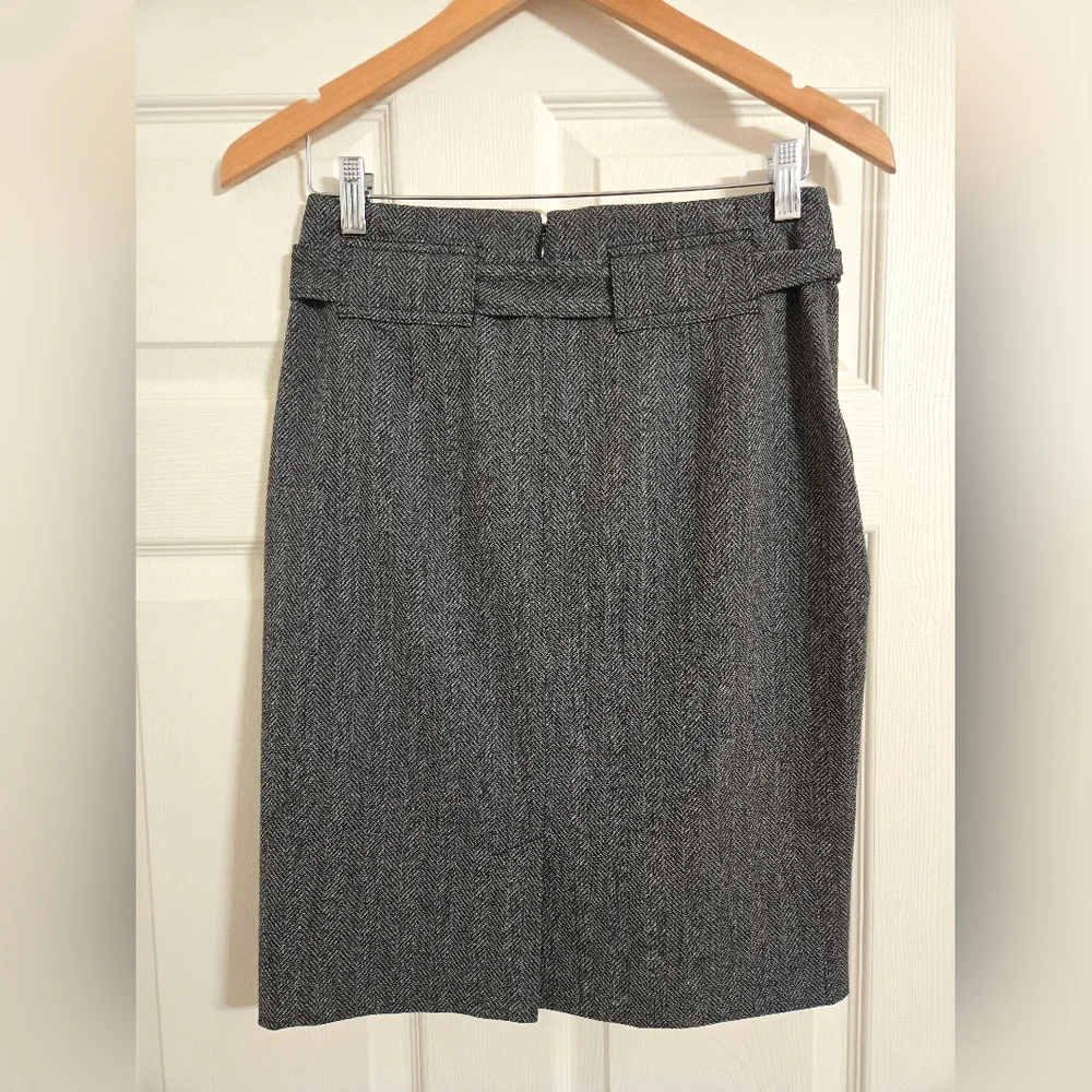 Banana Republic Gray Herringbone pencil skirt size 0