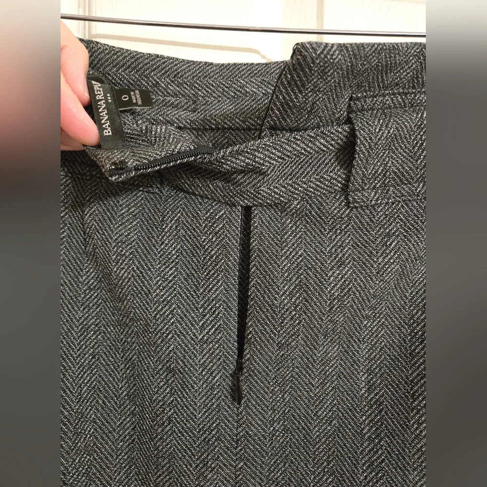 Banana Republic Gray Herringbone pencil skirt size 0