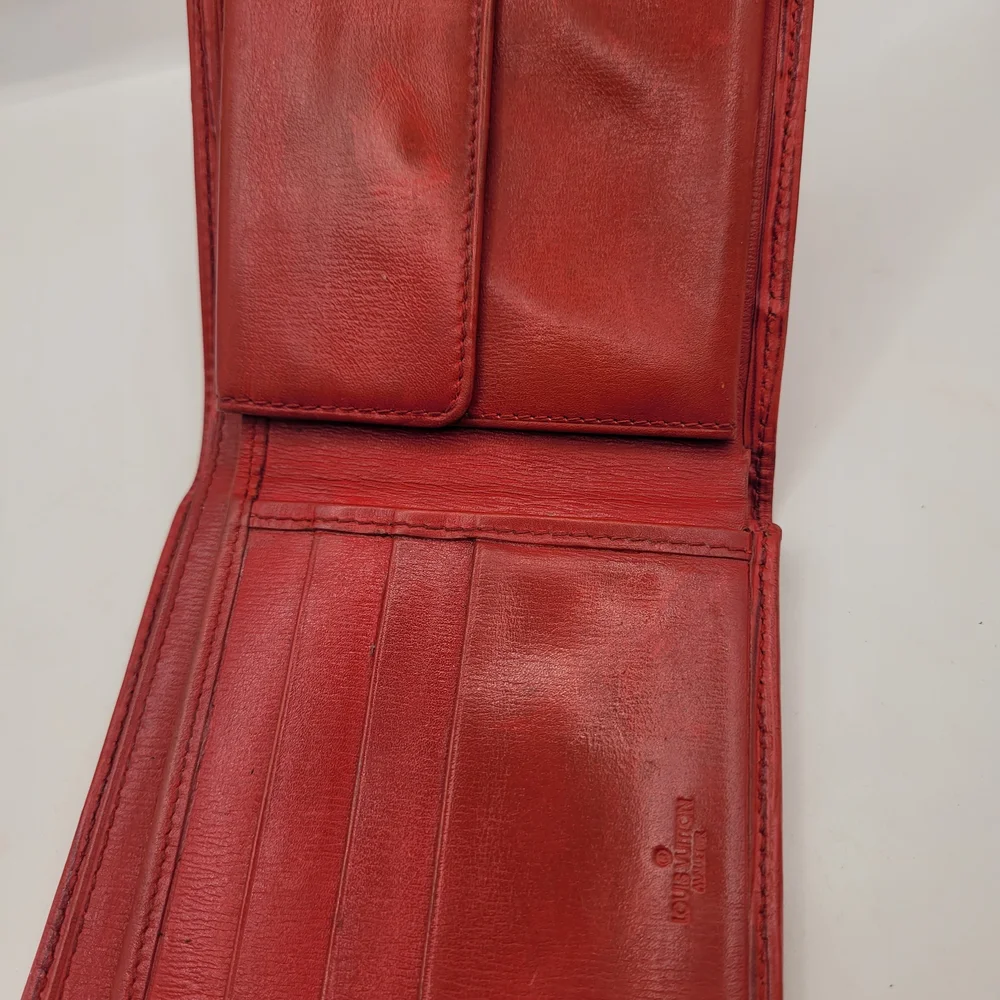 Louis Vuitton versatile essentials color