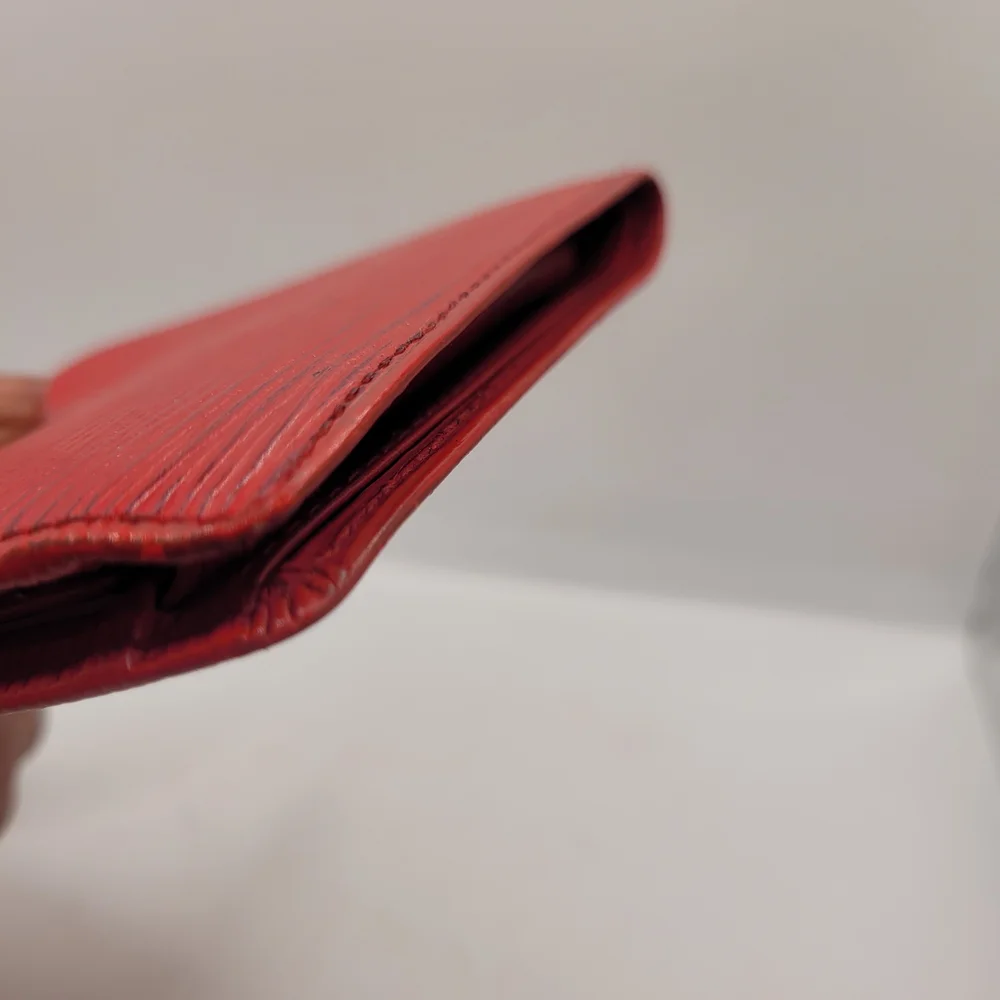 Louis Vuitton both louis fold