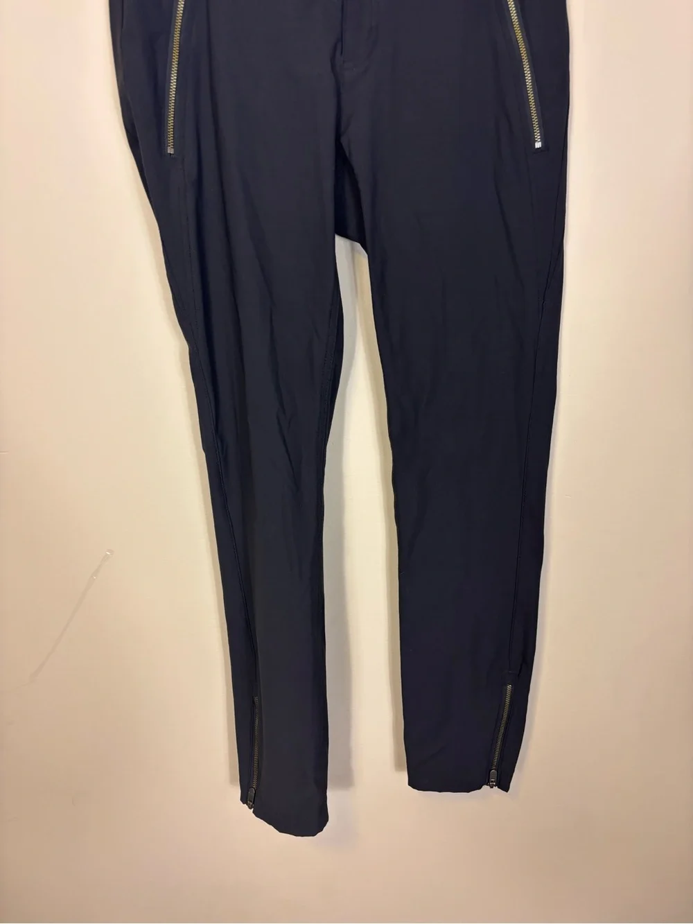 Athleta closure fabric stretch