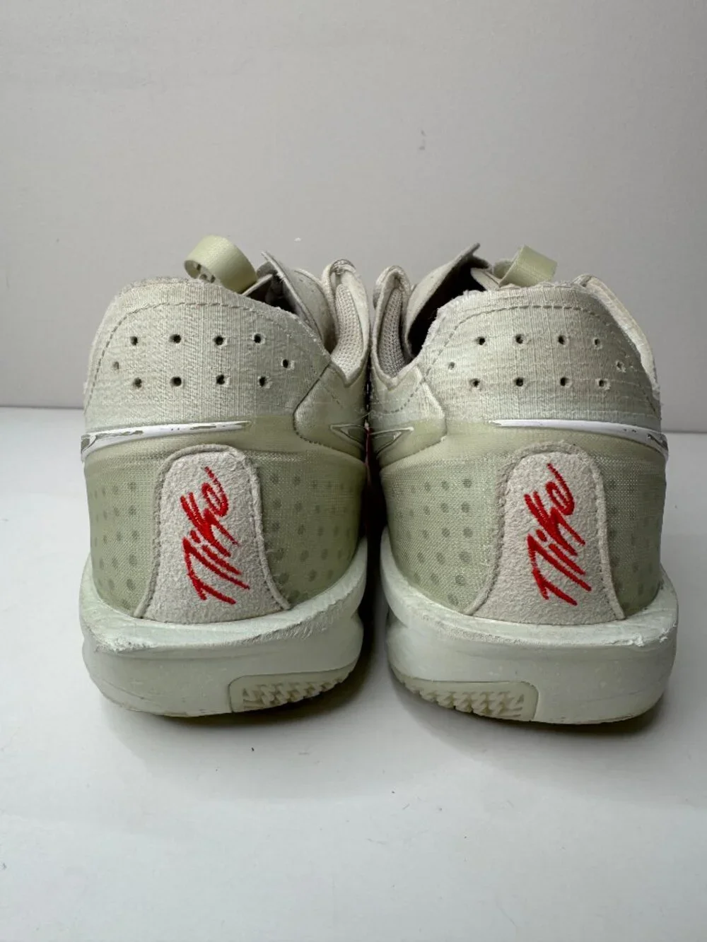 Nike Air Zoom GT Cut 3 Lace Up Sneakers Mens 10 EU44 White Pink Basketball Shoes