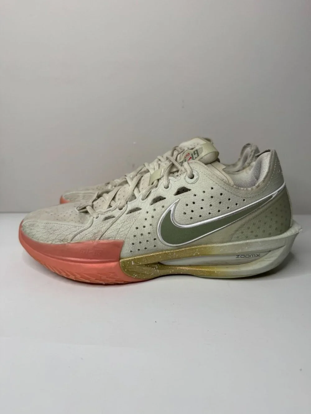 Nike Air Zoom GT Cut 3 Lace Up Sneakers Mens 10 EU44 White Pink Basketball Shoes