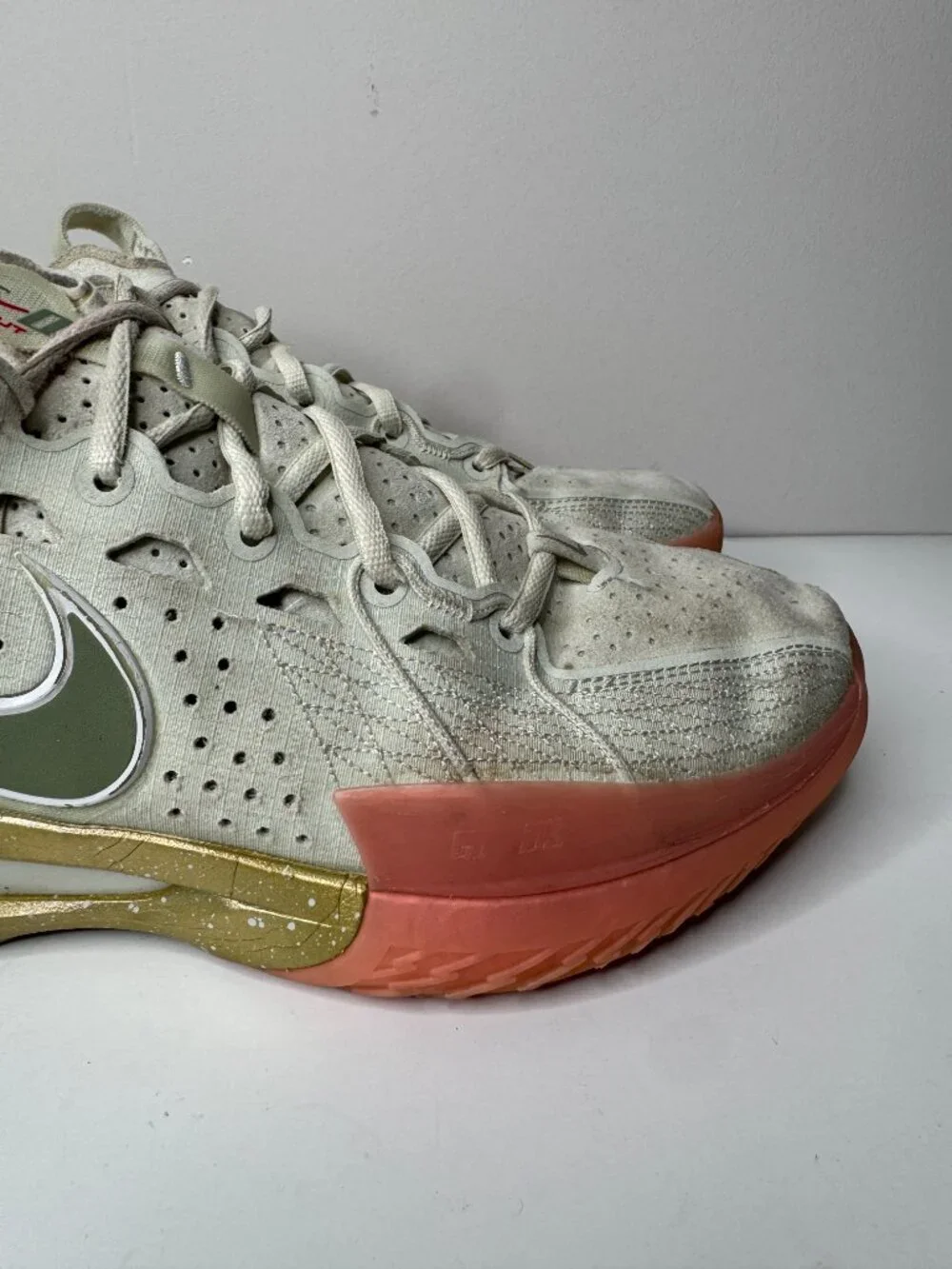 Nike Air Zoom GT Cut 3 Lace Up Sneakers Mens 10 EU44 White Pink Basketball Shoes
