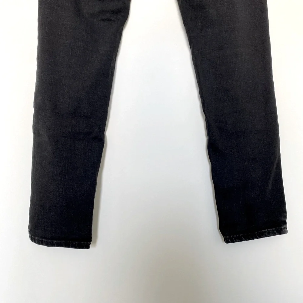 Levi’s black skinny 711 jeans