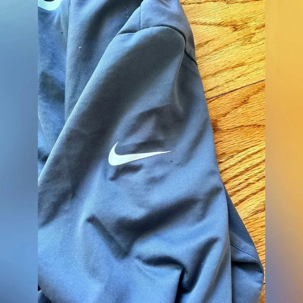Nike women’s small