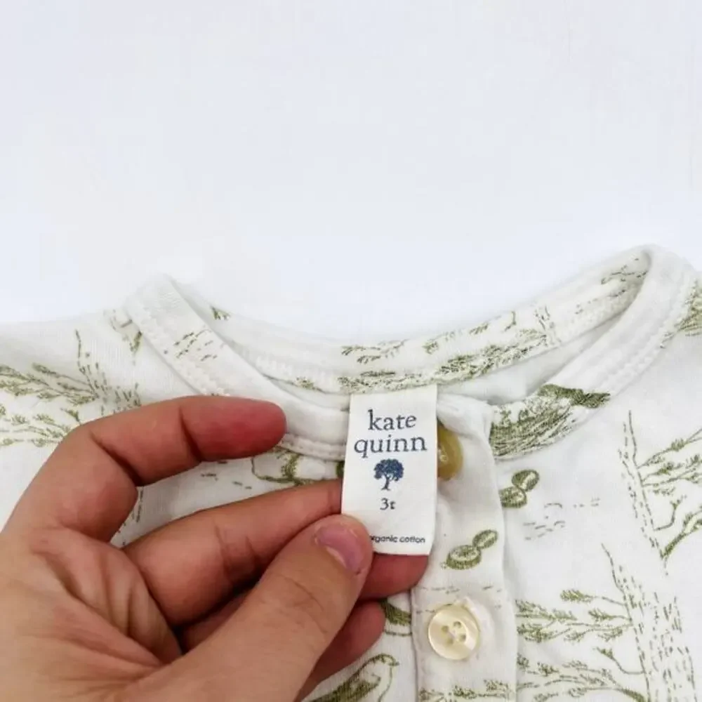Kate Quinn Graphic‎ Henley tee